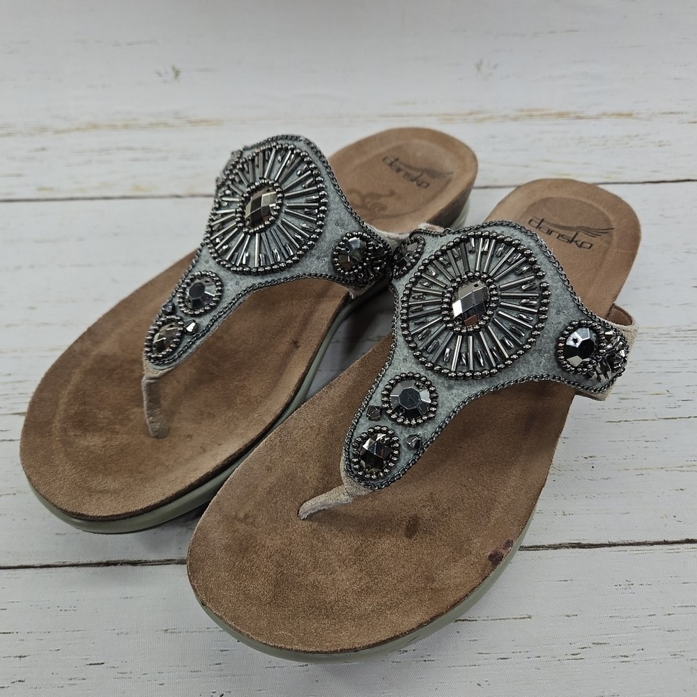 Dansko Pamela Womens 38 Size 7.5-8 Taupe‎ Nubuck Leather Jeweled Thong Sandals